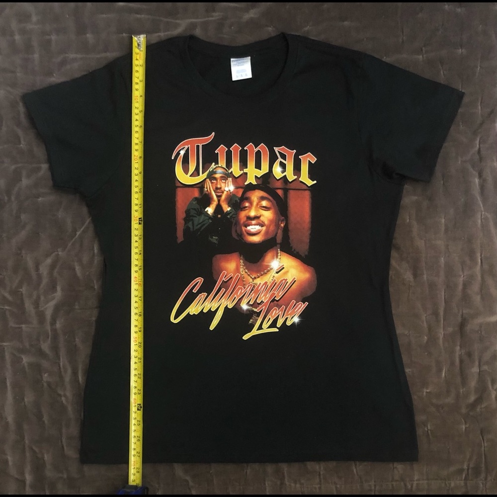 Women’s Tupac T-shirt.